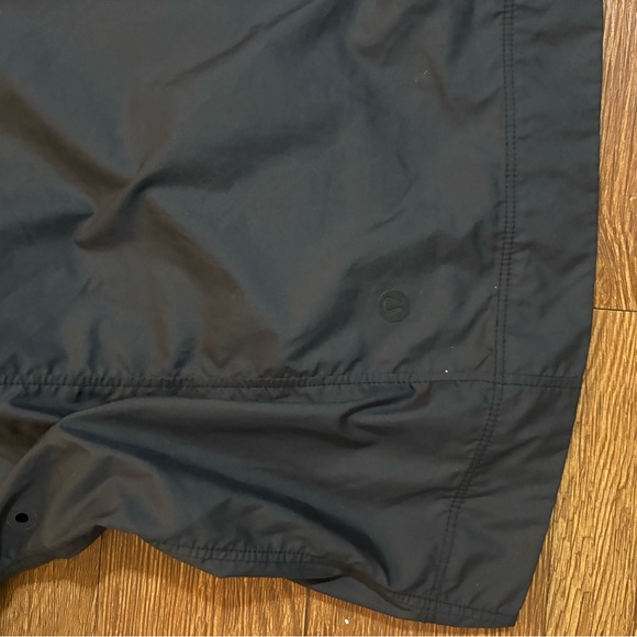 Lululemon Black Hooded & Cropped Wind Breaker - Picture 4 of 5